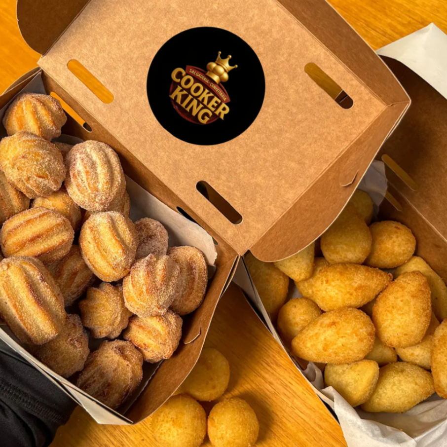 200 salgadinhos fritos tamanho festa (20–25g cada) 40 mini churros recheados. Perfeito para eventos e encontros em família. 👨👩👧👦 Serve aproximadamente 8 a 10 pessoas. 📌 Você pode escolher os sabores (10 unidades por sabor) ou selecionar a opção mista da casa.