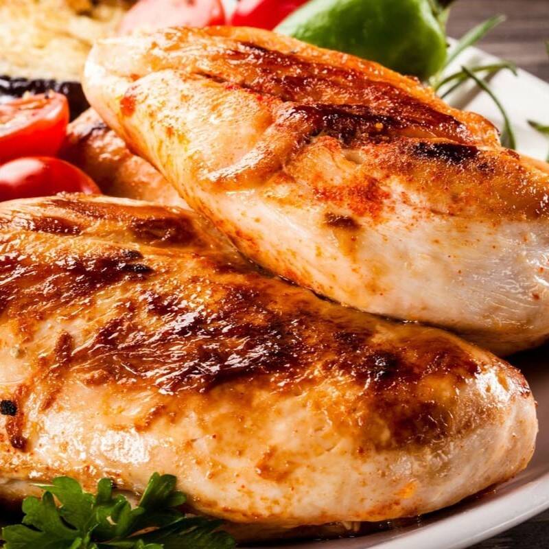 Acompanha Arroz, Feijão, Macarrão, Salada e Farofa.