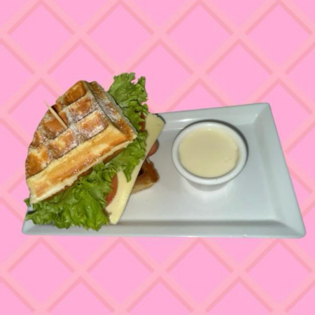 Sándwich Waffle Jamón y Pavo