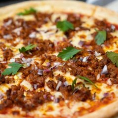 Pizza Carne Maiz Champiñones