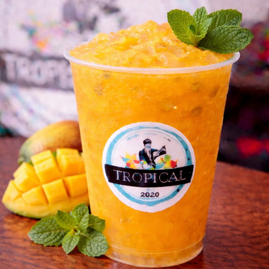 Manga, água mineral e açúcar