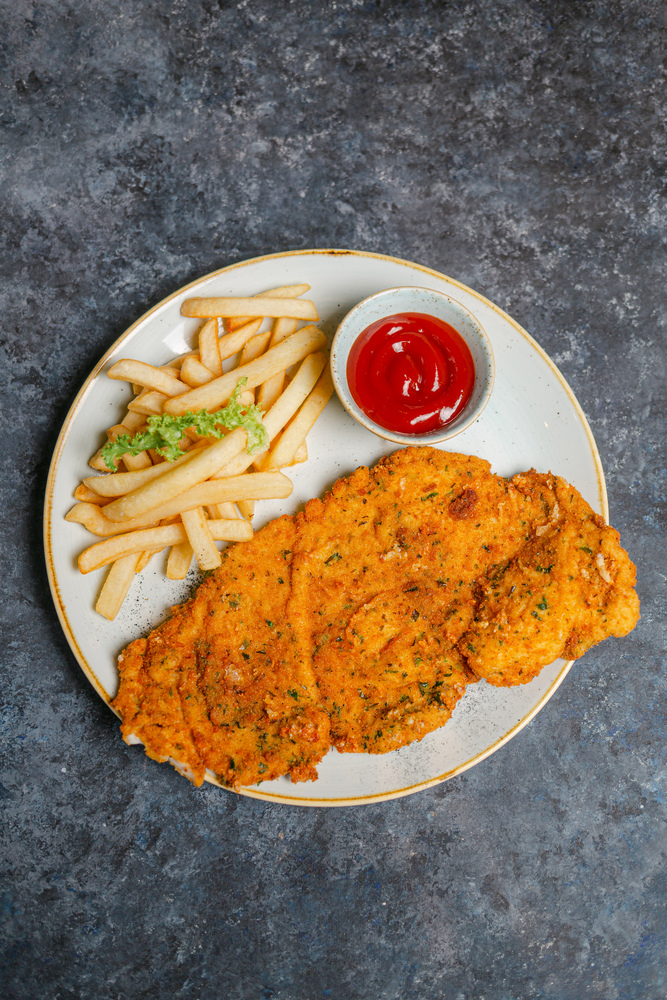 MILANESA DE POLLO CON PAPAS