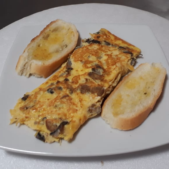 Omelet de Pollo con Champiñones