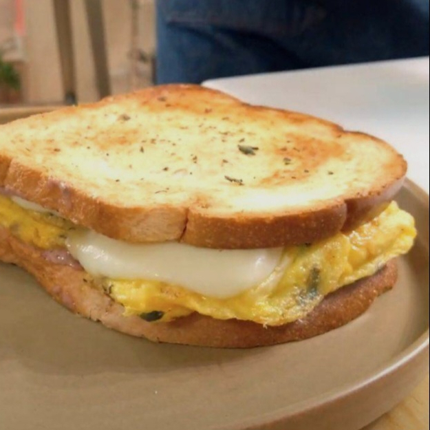 Panini de Huevo con Queso