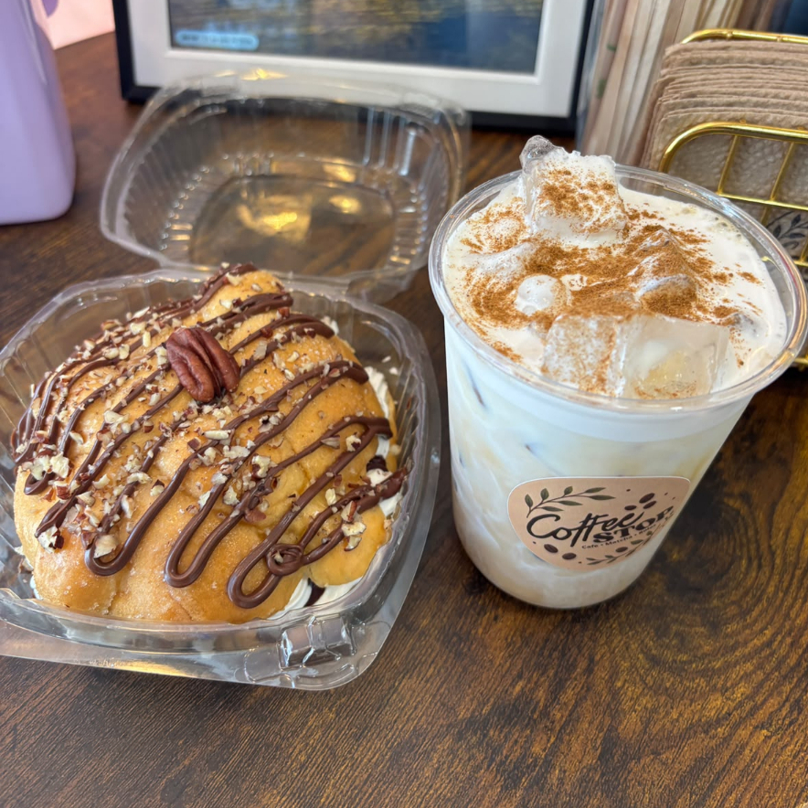 Cinnamon Latte + Pan de Muerto