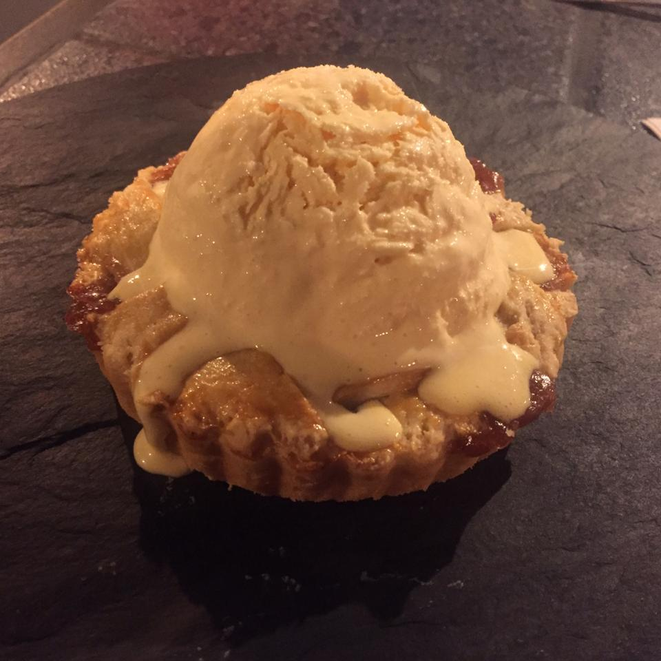 Tarta de Manzana con Helado