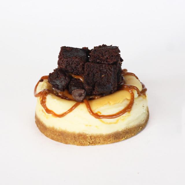 M. CHEESECAKE VOLCANO