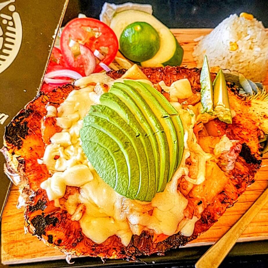 Piña Reyena de Mariscos