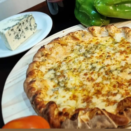 PIZZA GRANDE 8 FATIAS+ REFRIGERANTE KUAT 2L