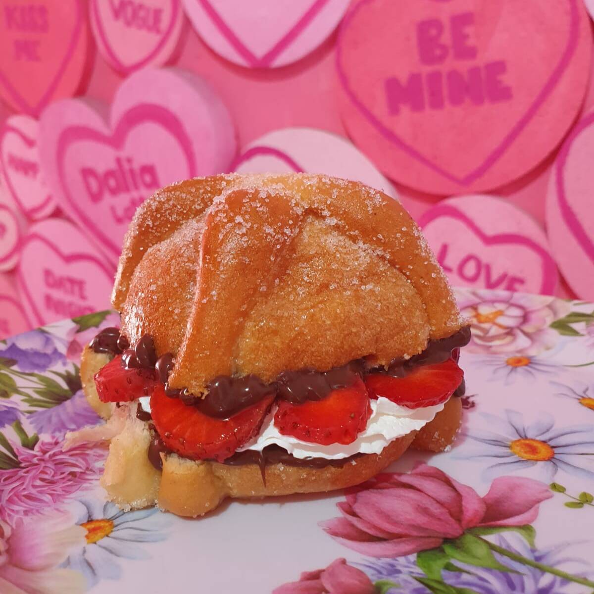 Pan de Muerto Relleno Nutella/Philadelphia