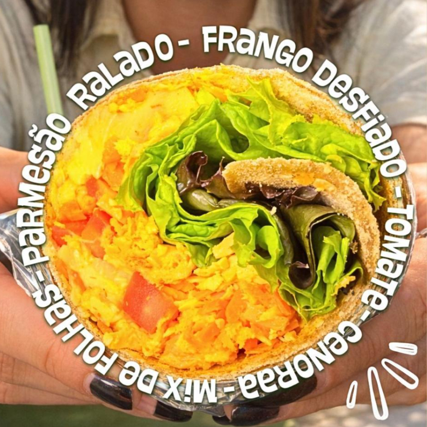 Nosso delicioso wrap integral, frango desfiado, mix de folhas, queijo, cenoura ralada e tomate. Finalizado com um molho a sua escolha.