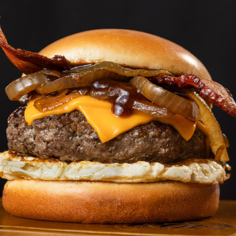PãO Brioche, 1 Carne Bovina 140g, 2 Fatias De Queijo, Bacon, Ovo, Cebola Caramelizada, Molho Especial