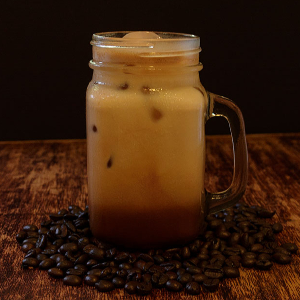 Latte caramelo frío 16oz (473ml)