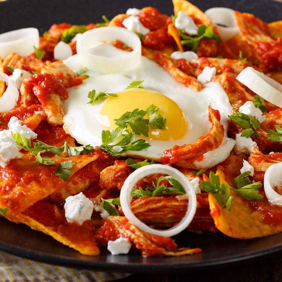 Chilaquiles Rojos con Suadero