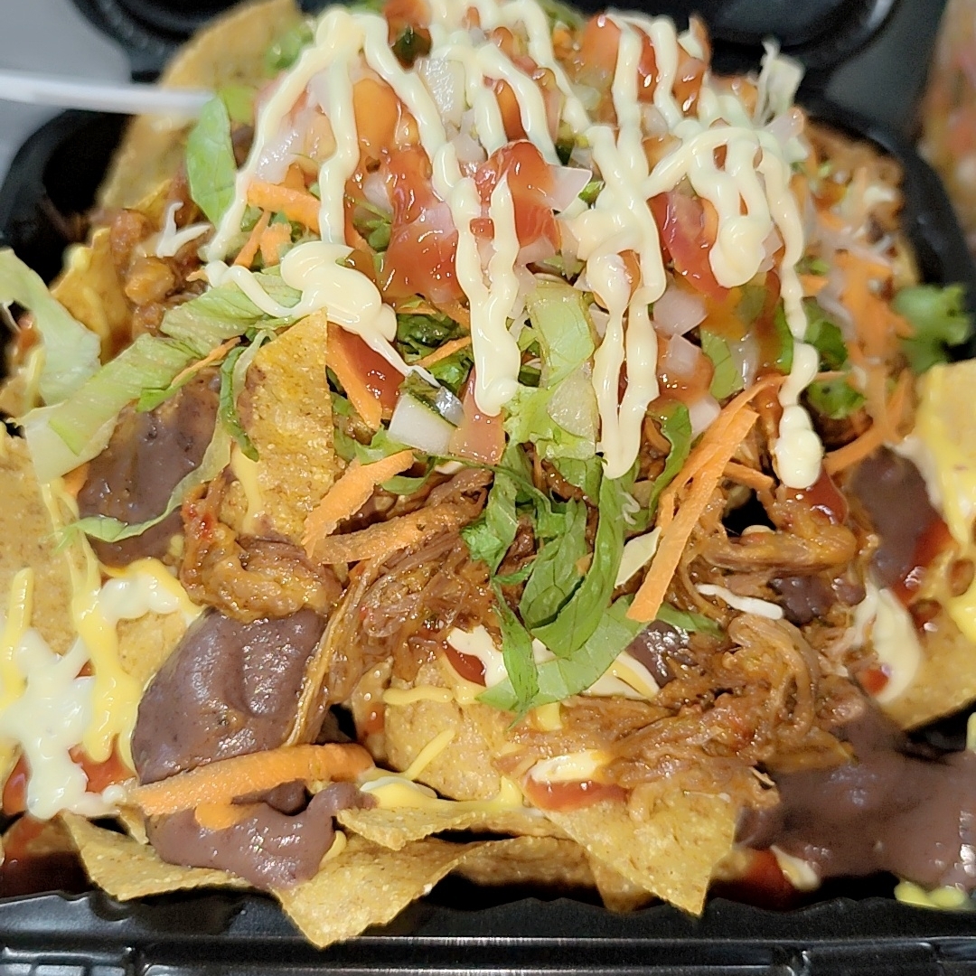 Nachos de Carne Desmechada, Pollo o Mixtos