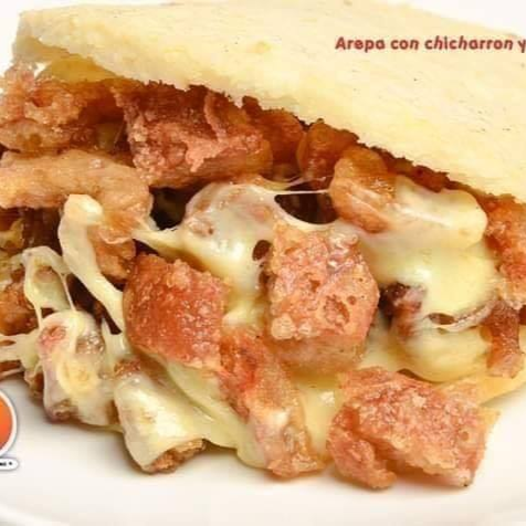 Combo CHICHARRON QUESO + Jugo del Dia + Postre