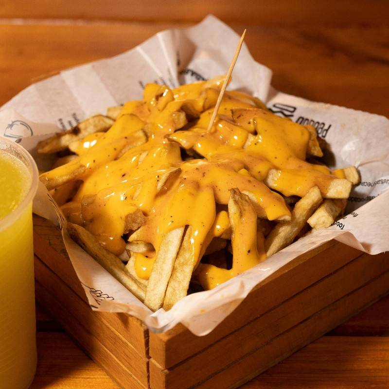 Papas a la Francesa con Queso Cheddar