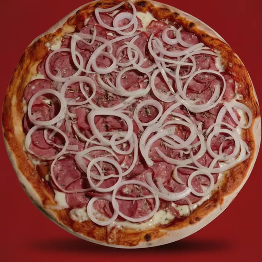 Prepare-se para uma explosão de sabor com a nossa Pizza Gigante Calabresa Suprema! Com 40cm de pura delícia, esta obra-prima é generosamente coberta com fatias suculentas de calabresa defumada e anéis frescos de cebola, tudo sobre uma base de molho de tomate artesanal e queijo mussarela derretido. Perfeita para compartilhar e transformar qualquer noite em uma festa inesquecível. Peça já e sinta o verdadeiro sabor da tradição!