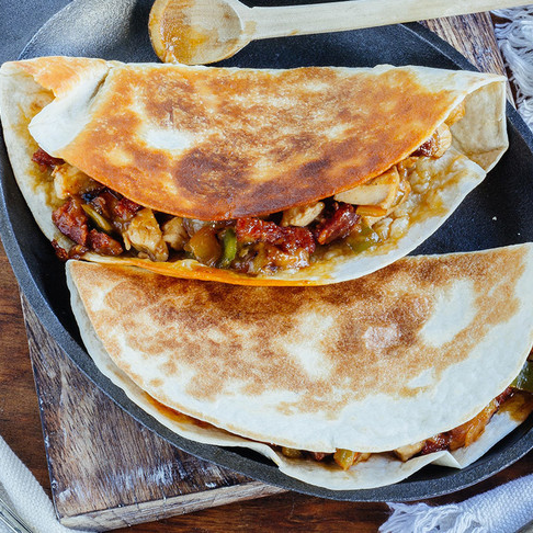 Mega quesadilla de pollo