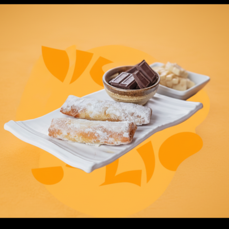 Rolinho primavera ou Harumaki, massa crocante recheado com Banana e Chocolate. Polvilhado com açúcar.