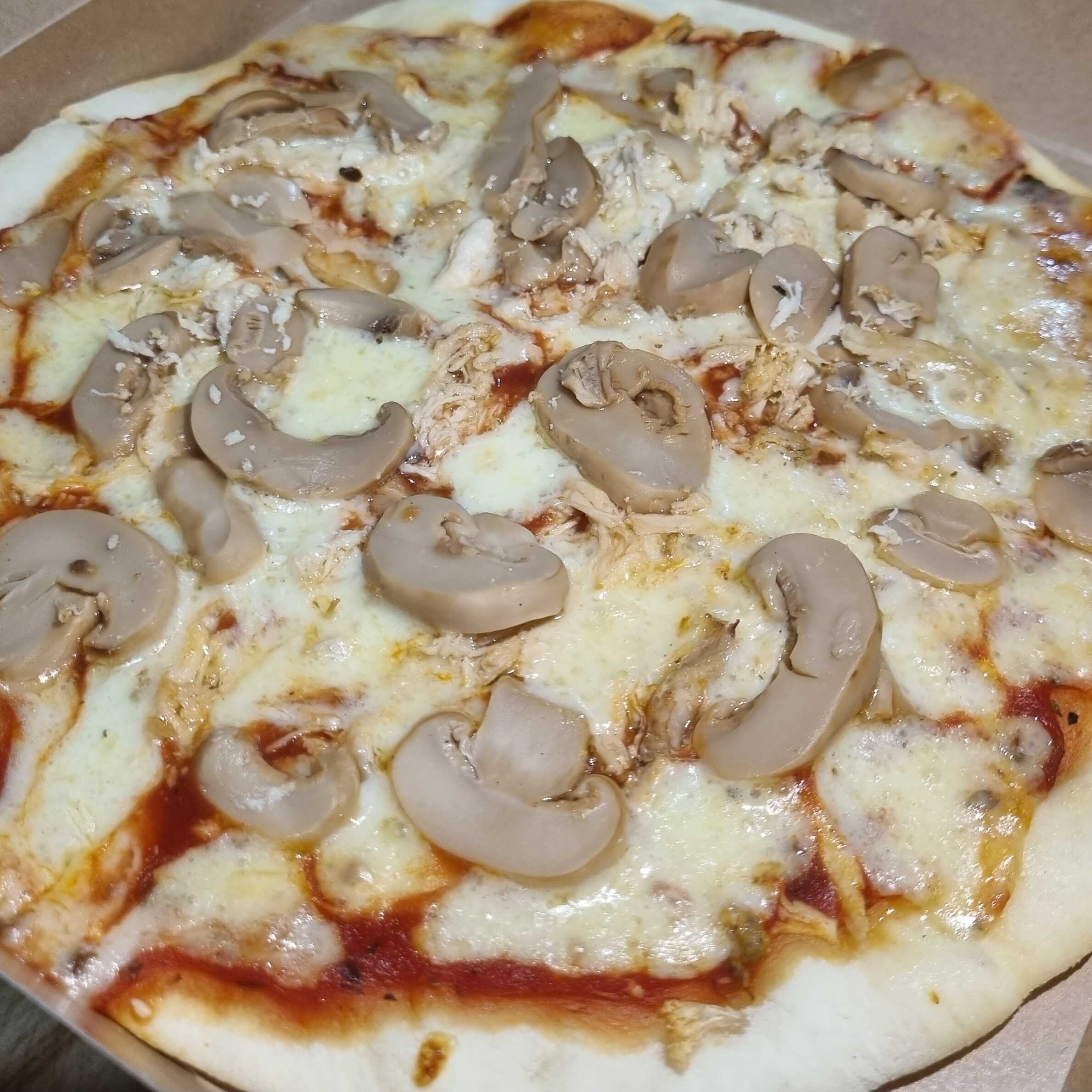 Pizza 35cm Pollo y Champiñones