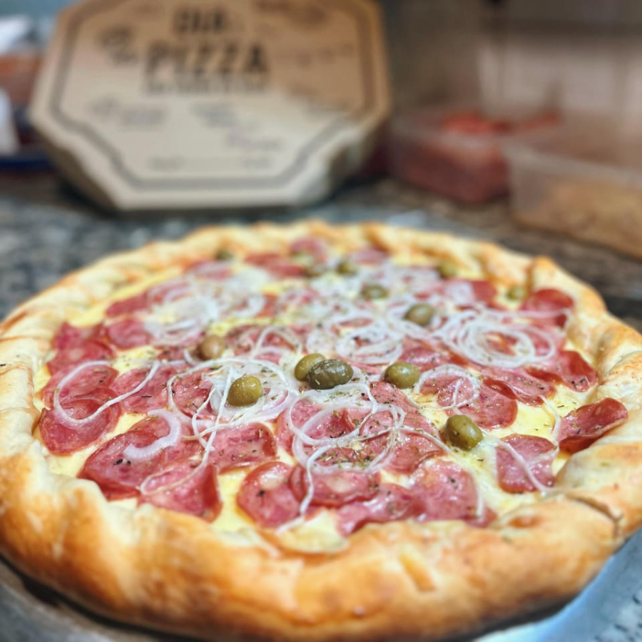 Calabresa (molho, mussarela, calabresa, cebola e orégano)