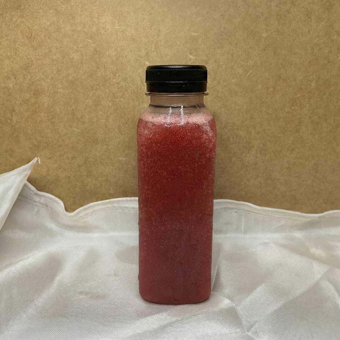 Suco congelado da fruta (300 ml). Açúcar adicionado: 15g. Descongelamento: deixar na geladeira (refrigeração) de 12h a 24h antes de consumir.