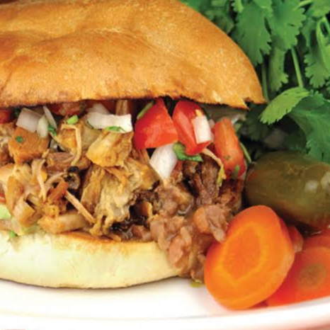 Combo 2 Tortas de Carnitas + 1 Agua.