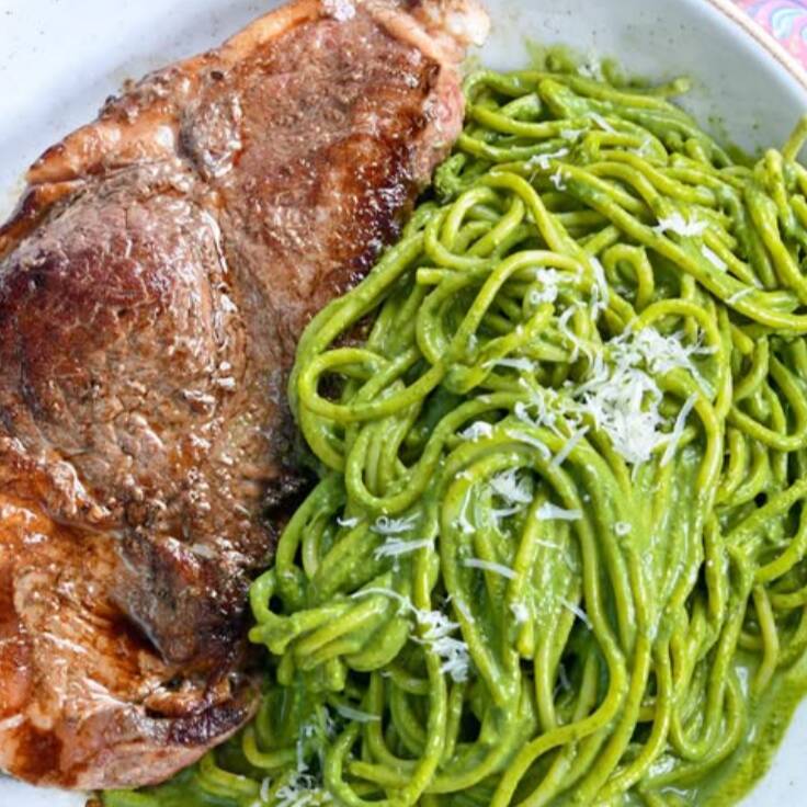 Tallarin Verde con Churrasco