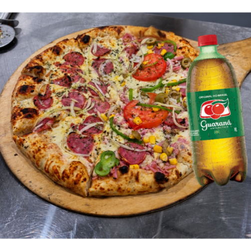 Pizza 2 sabores e de 35cm, cortada em 8 fatias, sendo 4 fatias de cada sabor.