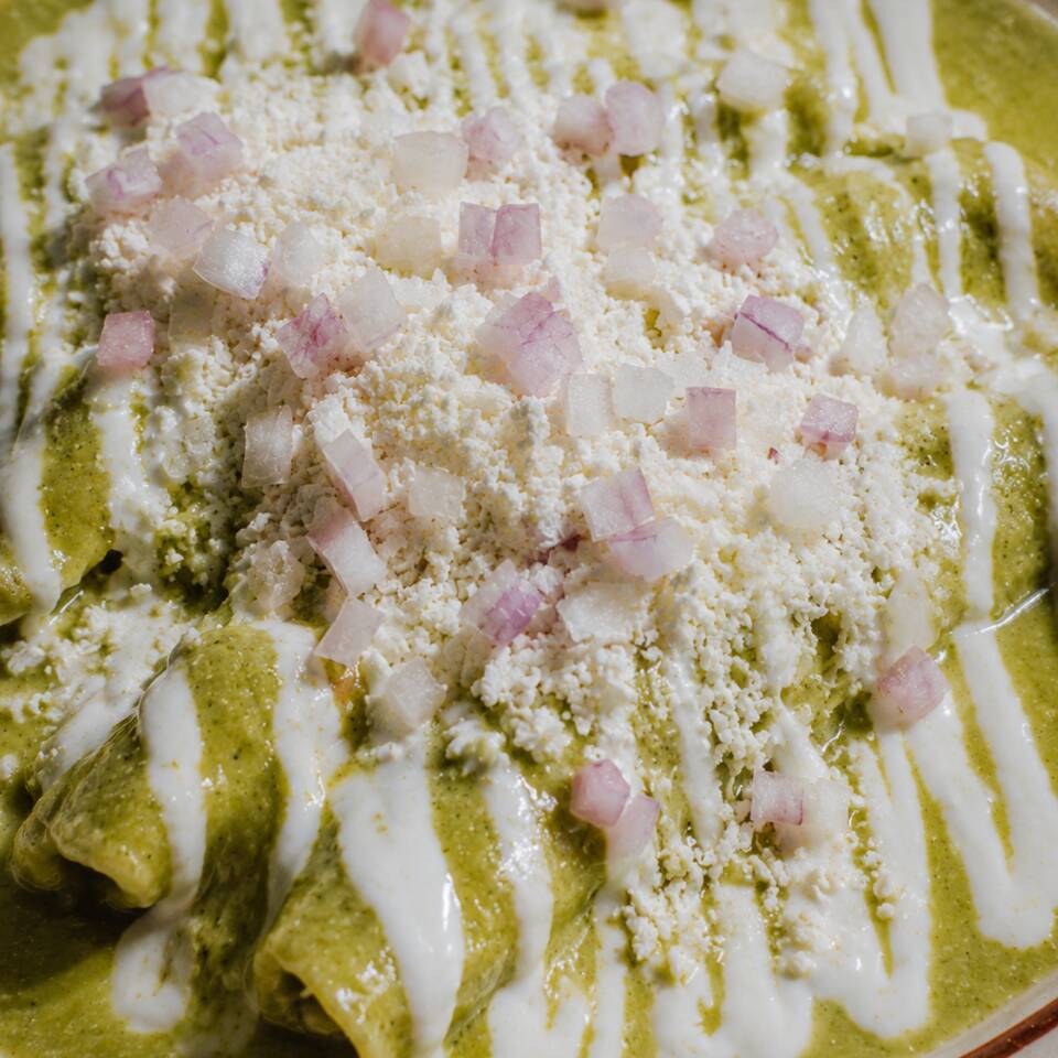 Enchiladas Verdes Cremosas