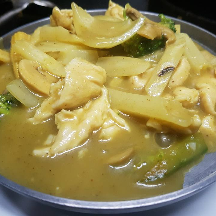 Ollita de Arroz con Pollo en Salsa Curry
