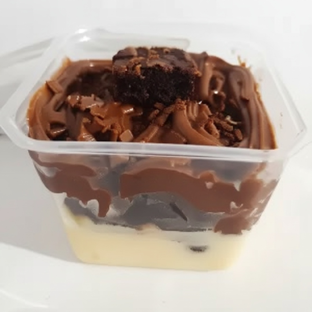 Com recheio de Ninho e chocolate.