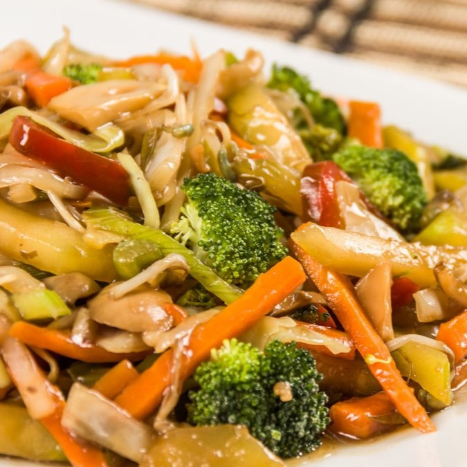 #33s. Entero Chop Suey en Salsa con Pollo Platino
