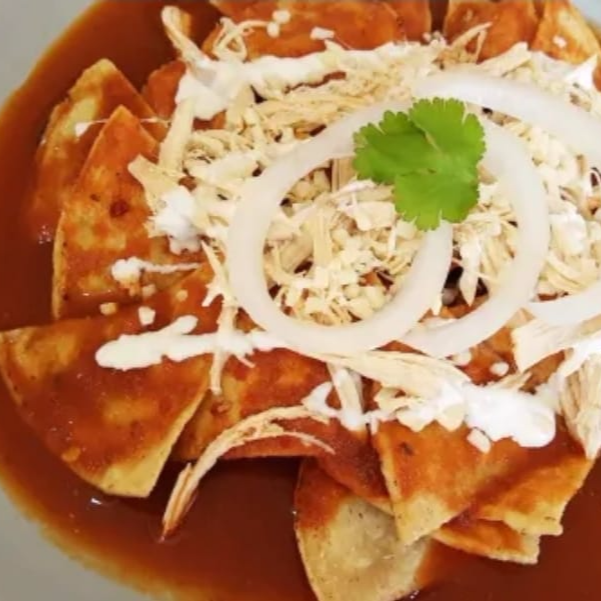 Chilaquiles Rojos con Pollo