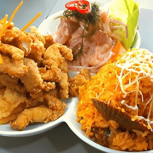 Ceviche + Chaufa con Mariscos + Chicharron