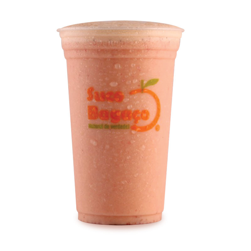 Laranja, morango, iogurte grego e açúcar