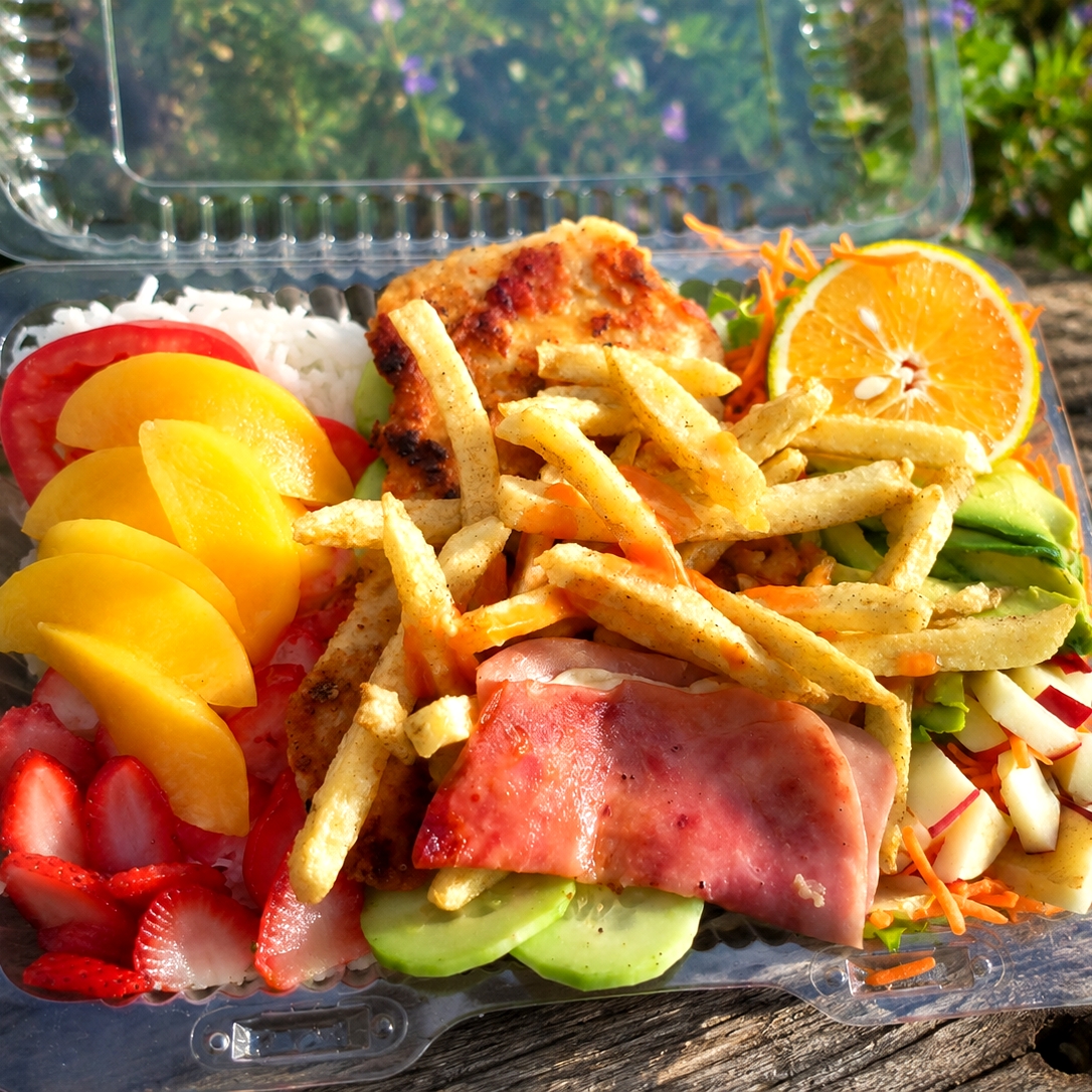 ENSALADA DE PECHUGA EMPANIZADA