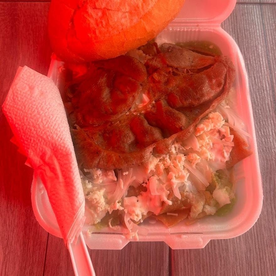 CHILAQUILES Verdes con Bistec de Res