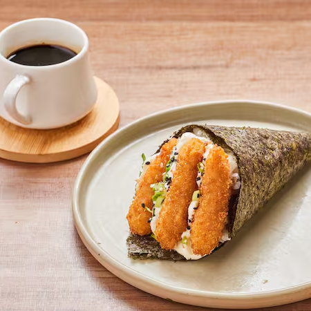 Arroz japonês, camarão crocante,cream cheese, cebolinha e gergelim moido