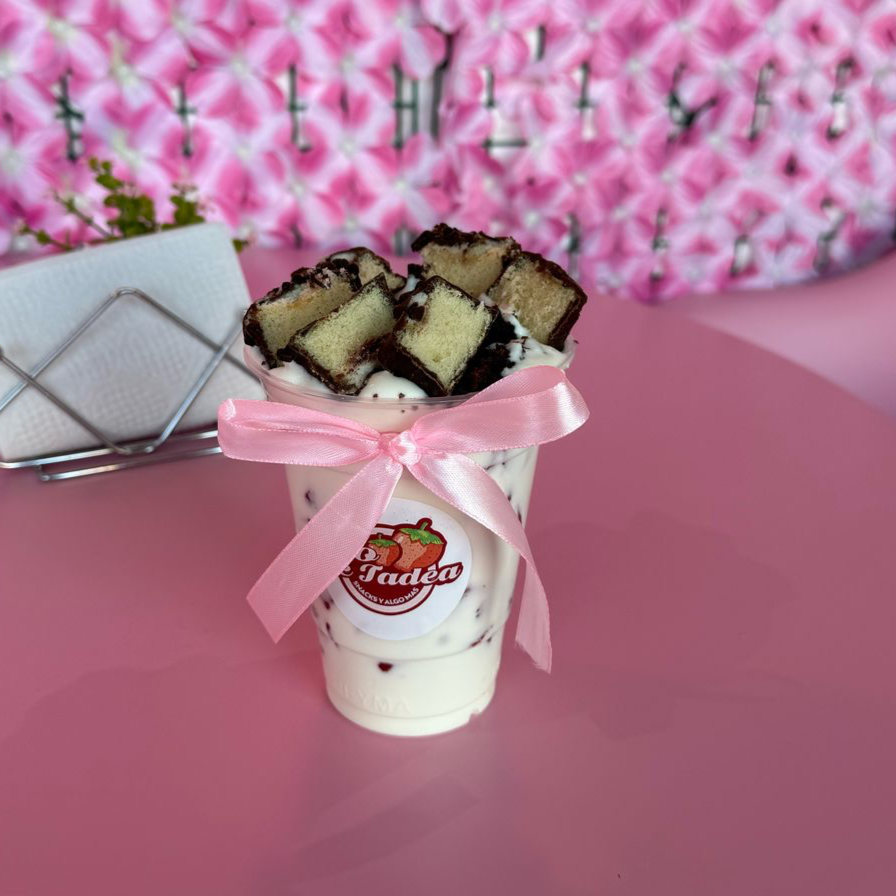 Fresas con Crema Mediana con Gansito