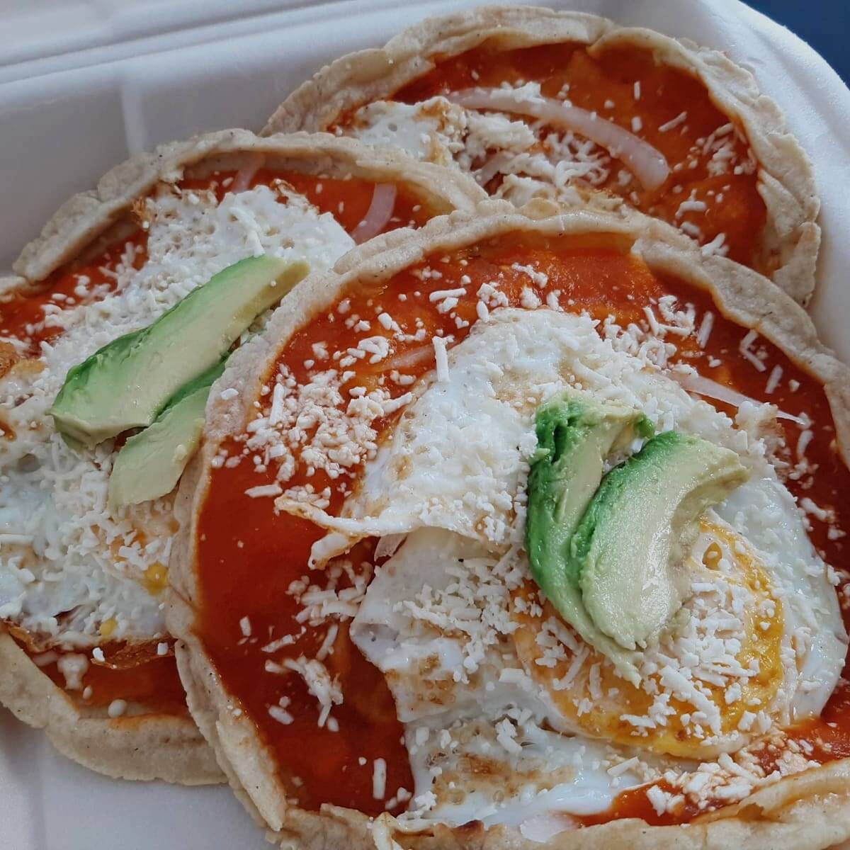 Picada Veracruzana con Huevo Estrellado