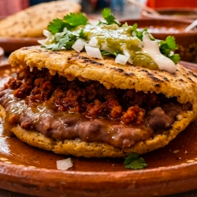 Gordita de Frijoles con Chorizo
