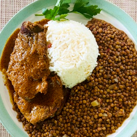 Lentejas con Asado de Res