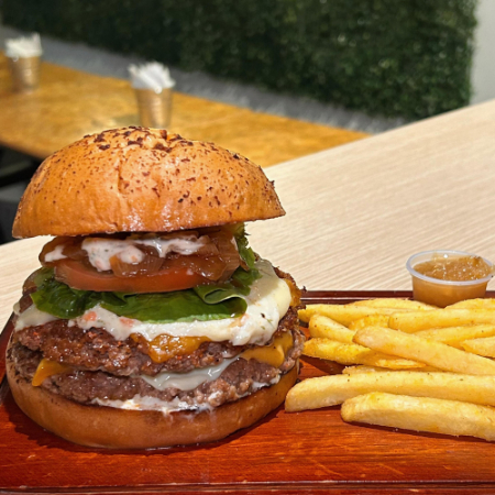 2 BURGER DOBLE CLASICAS + PAPAS A LA FRANCESA