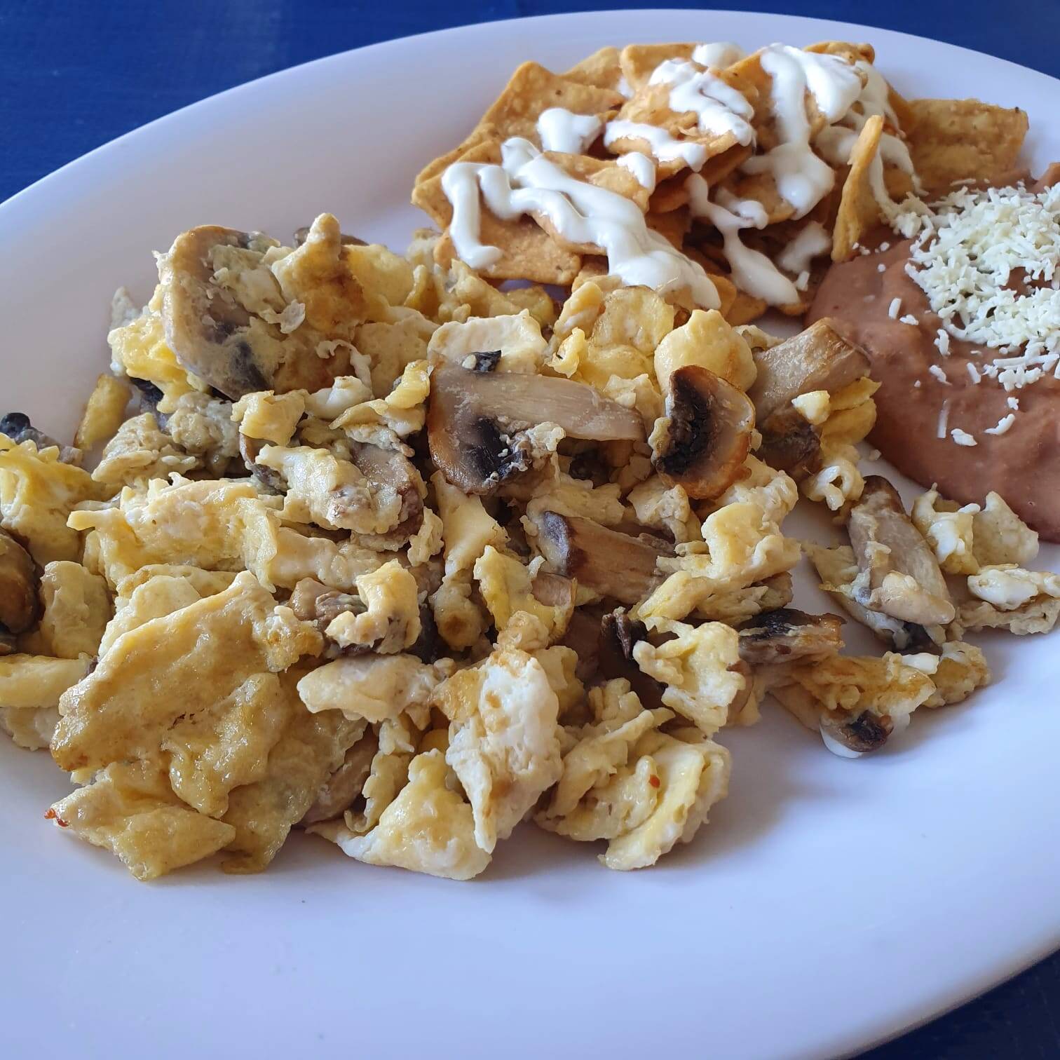 Huevos con Champiñones