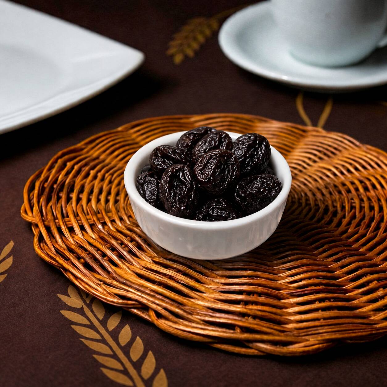Ameixa seca saborosa, macia e versátil, ideal para consumir pura ou usar em receitas doces e salgadas. Perfeita para bolos, sobremesas, compotas, recheios, pratos especiais e preparos de confeitaria.