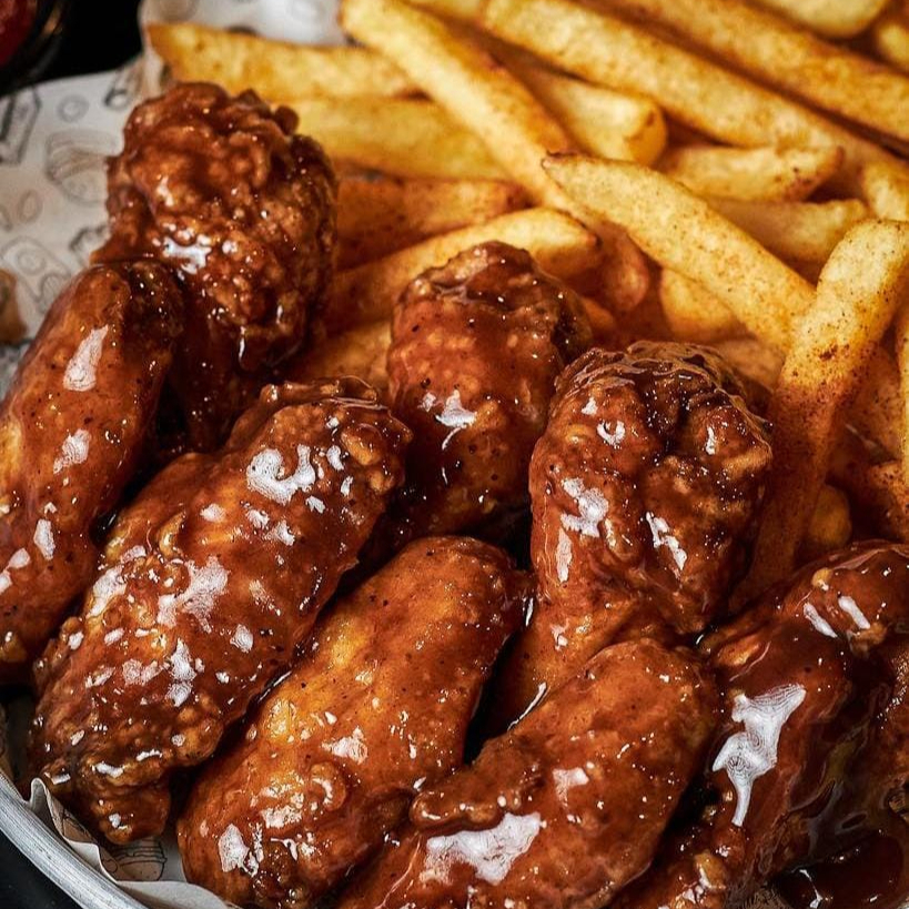 Combo Junior - Alitas 300g + Papas 150g