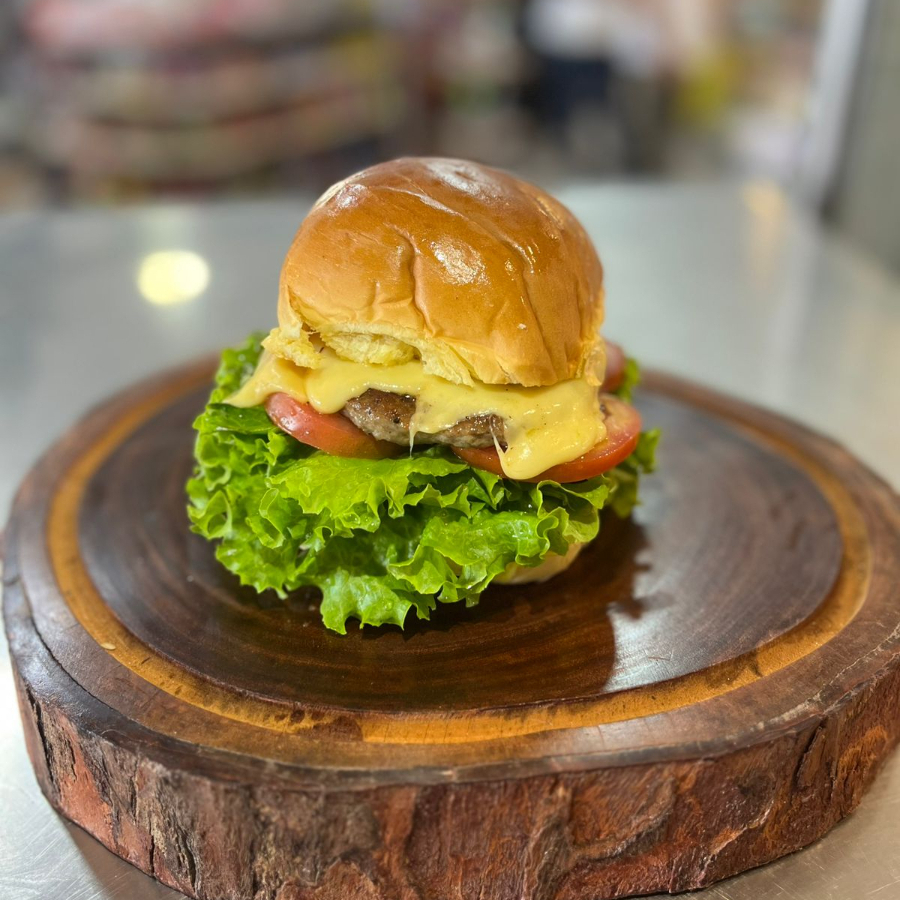 Pão de Hamburguer, Queijo Prato, Alface, Tomate, Maionese e Hamburguer 90g