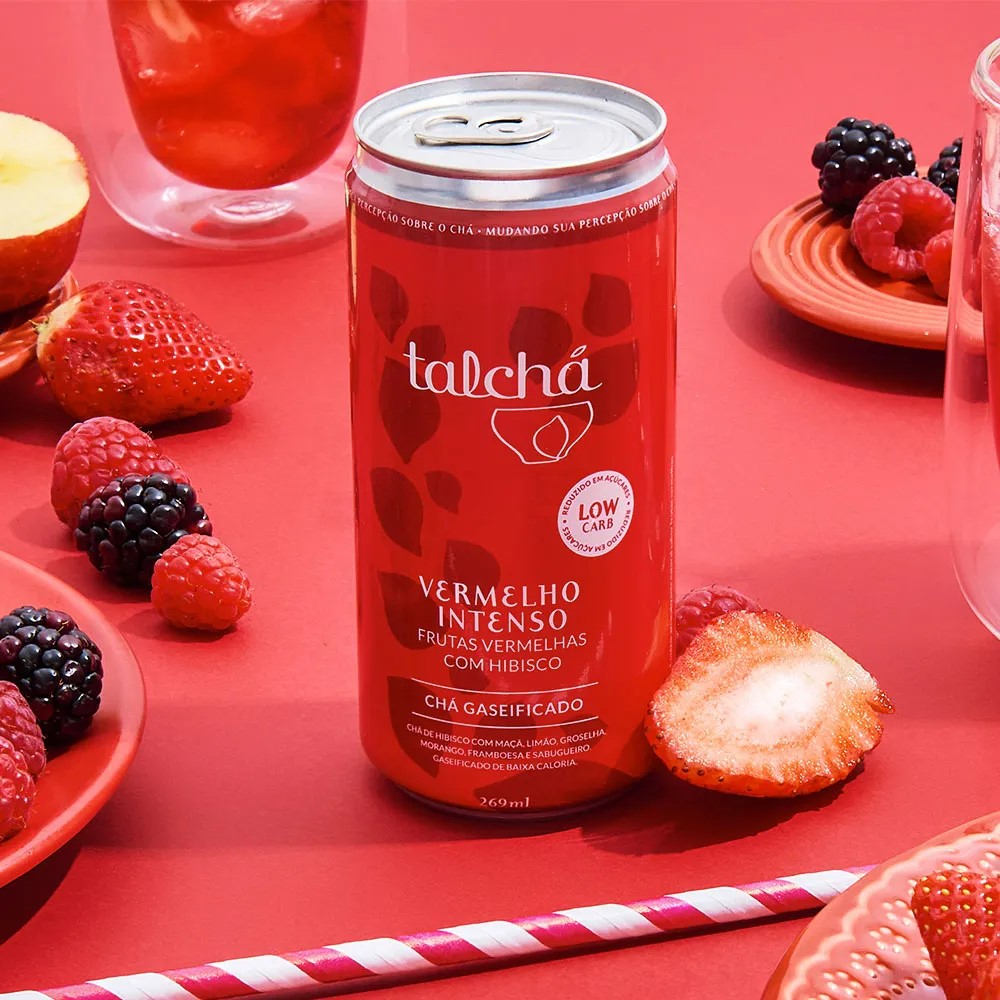 Frutas vermelhas com hibisco.